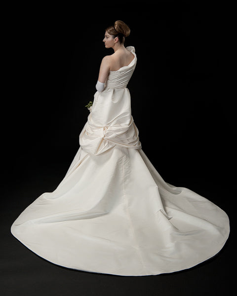 anna nieman designer wedding dress Boston. Luxurious ball gown from silk/faille with abstract rose in the shoulder