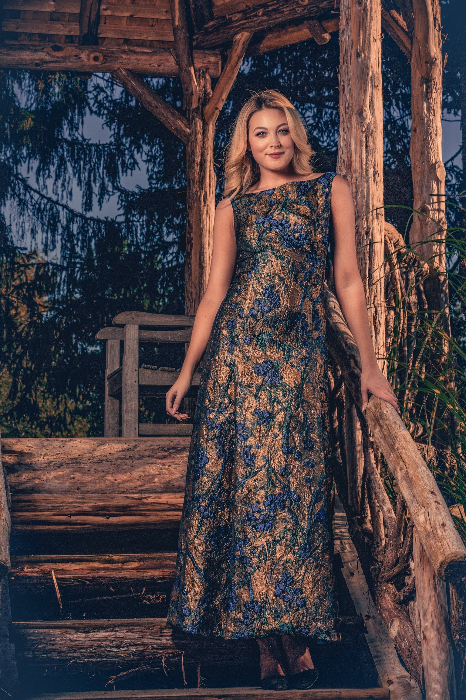 anna nieman designer dress Boston. A dress from Swiss metallic brocade, in dark gold and blue shades. The perfect gown for your special evening!